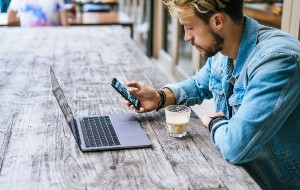 Blue Location Icon on iPhone